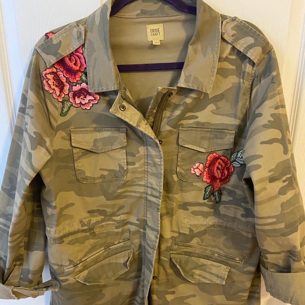 camo utility jacket with embroidery flowers